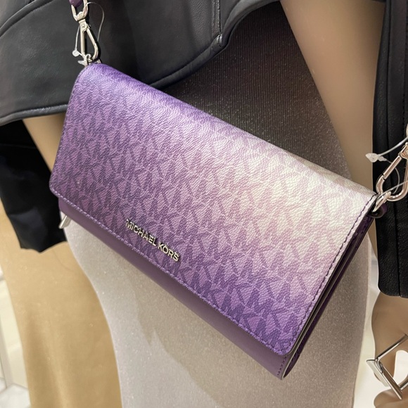 MICHAEL KORS Jet Set Large Ombré Signature Logo Crossbody Bag
Dark Purple
NWT - Picture 16 of 16